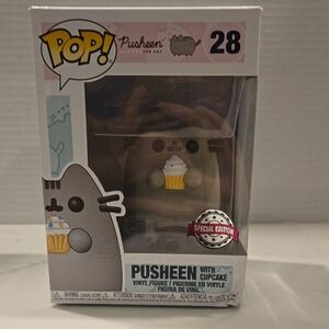 Pusheen with Cupcake Special Edition Vinyl Figure